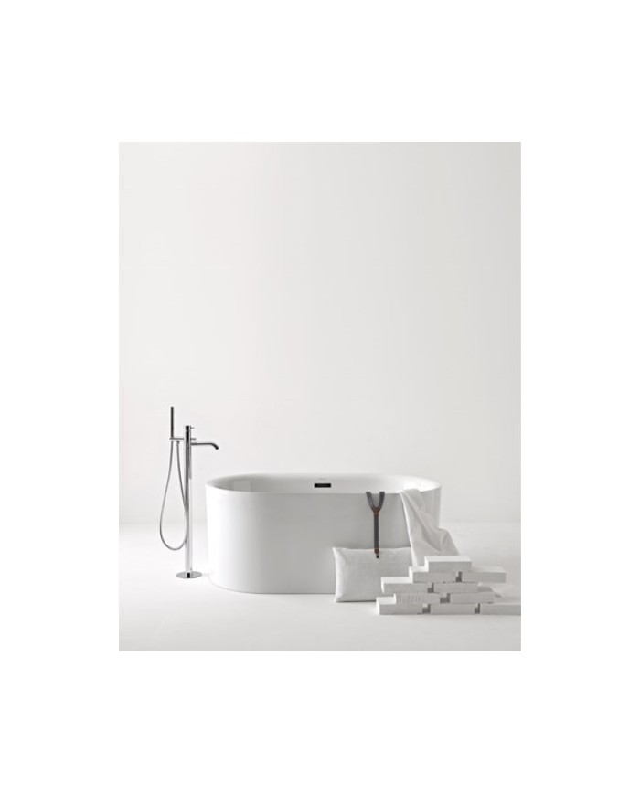 Vasca in acrilico completa di piletta clic clac misure 145 x 78 x h58 - Serie Nolita